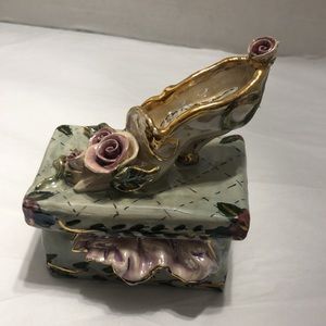 PORCELAIN TRINKET BOX A REAL WORK OF ART